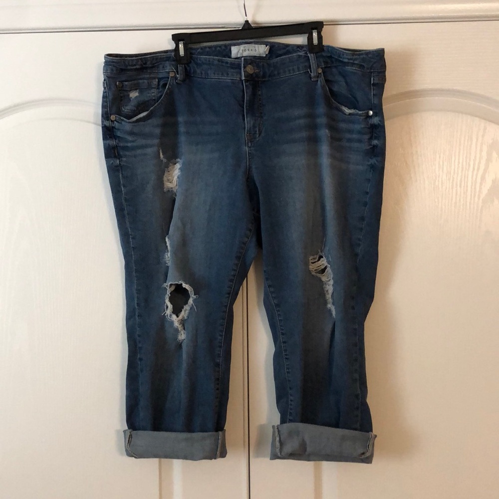 Size 24 Torrid Distressed Boyfriend Cropped Jean